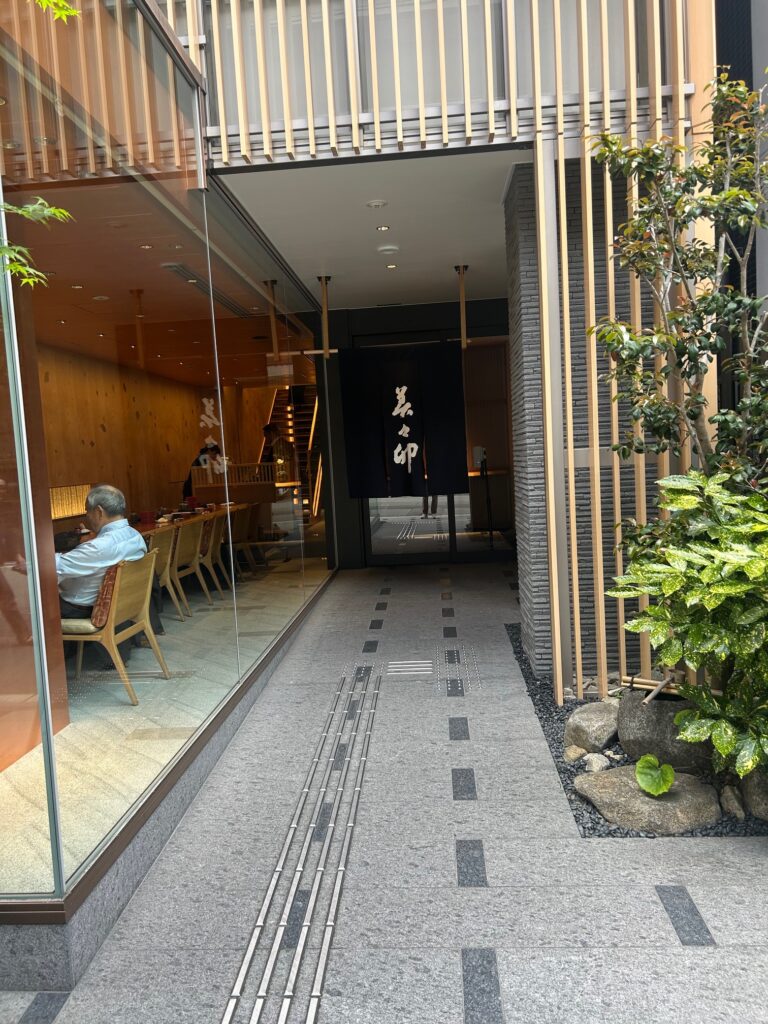 美々卯　本町店　＊大阪を代表する麺料理店