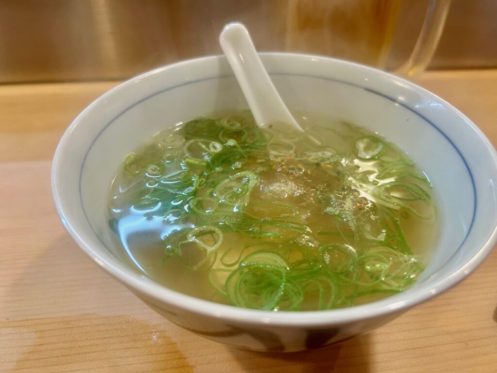 　餃子屋　社領　＊三宮の台湾屋台料理と餃子のお店
