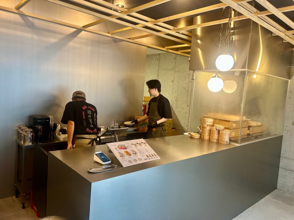 悶々飯店　＊南船場の豚まん専門店