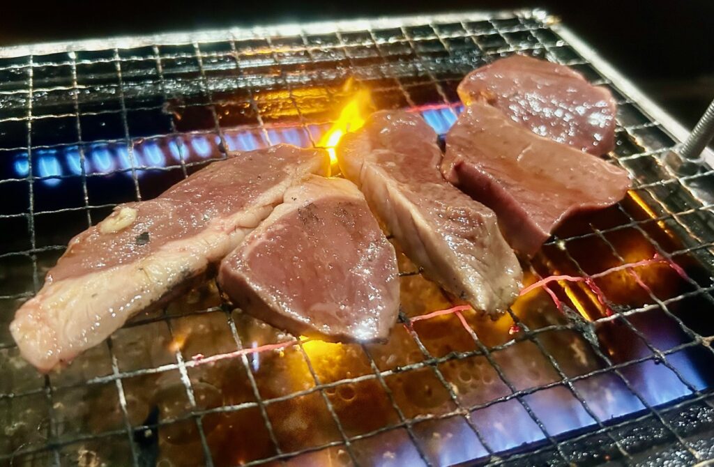 ホルモン　徳いち　＊京橋の立ち飲みストリートの焼肉店